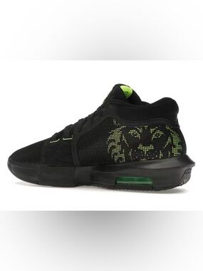 Nike LeBron VIII “Black Volt” Men’s 11.5 New w/ Box